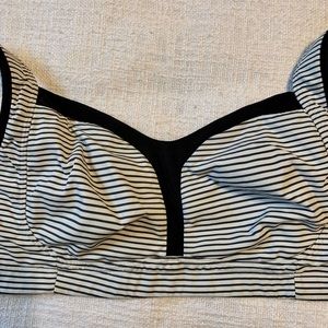 Lululemon bra stripes